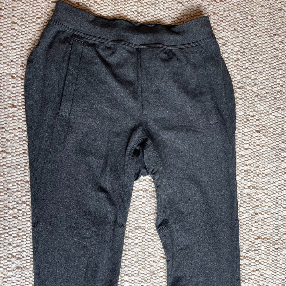 Gray Lululemon Jogger (M32 / medium)